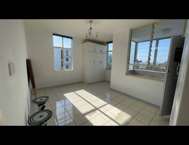 2.5 BEDROOM APARTMENT FOR SALE IN ESSENWOOD